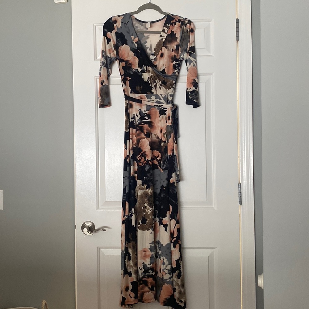 Quarter Sleeve Navy Floral Dress with Tie
